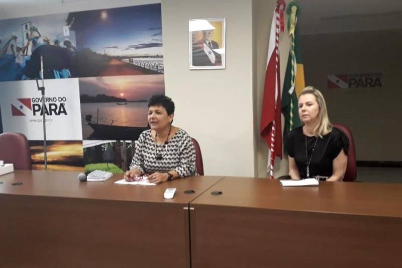 Elevar o nível de conhecimento sobre temas de interesse das organizações, contribuindo para o aumento da capacidade de gestão, autonomia e melhoria dos serviços prestados à comunidade. Esse foi o objetivo do II Bate-Papo com o Terceiro Setor, projeto realizado pelo Núcleo de Articulação e Cidadania (NAC) do Estado do Pará. Na foto, Andrea Martins Cavalcante (e), auditora de Controle Externo do Tribunal de Contas do Estado do Pará – TCE.
FOTO: RUAN MORAES / ASCOM NAC
DATA: 04.07.2018
BELÉM - PARÁ <div class='credito_fotos'>Foto: RUAN MORAES / ASCOM NAC | <a href='/midias/2018/originais/6a814409-1c49-41f6-a375-4188540b6a4b.jpg' download><i class='fa-solid fa-download'></i> Download</a></div>