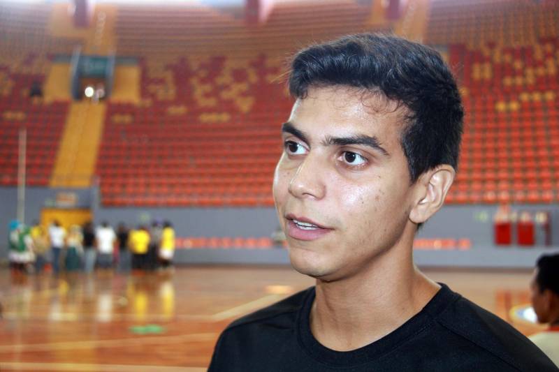 Mais de 60 adolescentes e jovens em cumprimento de medida socioeducativa no Pará conheceram as instalações da Arena Guilherme Paraense (o Mangueirinho), em Belém. O espaço recebeu os internos para o encerramento da II Olimpíada de Inverno da Socioeducação, evento criado com o objetivo de proporcionar atividades de esporte e cultura aos adolescentes em cumprimento de medida socioeducativa no Estado, além de promover o espírito esportivo e garantir maior integração entre os internos. A Arena sediou as finais do futsal feminino e masculino, além de apresentações culturais que marcaram o encerramento da atividade promovida pela Fundação de Atendimento Socioeducativo do Pará (Fasepa), por meio do Projeto Ressignificando Caminhos na Socioeducação.
FOTO: ALBERTO PASSOS / ASCOM FASEPA
DATA: 28.03.2018
BELÉM - PARÁ <div class='credito_fotos'>Foto: ALBERTO PASSOS/ ASCOM FASEPA | <a href='/midias/2018/originais/6a818b4d-0293-4f04-b57c-31bd25f9ffd7.jpg' download><i class='fa-solid fa-download'></i> Download</a></div>