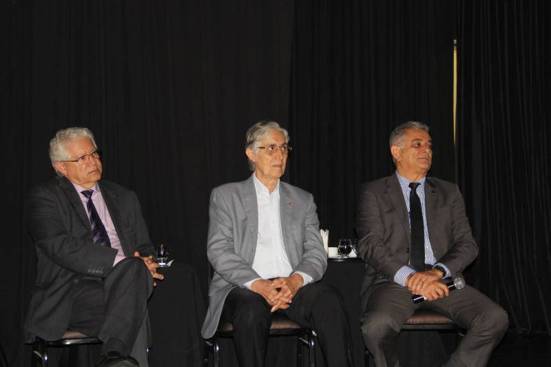 Belém foi palco do lançamento do Cadastur 3.0 para a Região Norte, na manhã desta quinta-feira (15), no auditório do Sesc Boulevard. O evento contou com a presença de representantes do Ministério do Turismo (MTur), Secretaria de Estado de Turismo (Setur), gestores de 34 municípios, agentes de viagens, guias e bacharéis em turismo. Na foto, Adenauer Góes (e), Joacyr Rocha e Hercy Filho (d), da Secretaria Nacional de Promoção e Qualificação do MTur.
FOTO: ASCOM SETUR
DATA: 15.03.2018
BELÉM - PARÁ <div class='credito_fotos'>Foto: ASCOM SETUR | <a href='/midias/2018/originais/6a887592-3d23-45a6-8552-89445d6c042e.jpg' download><i class='fa-solid fa-download'></i> Download</a></div>