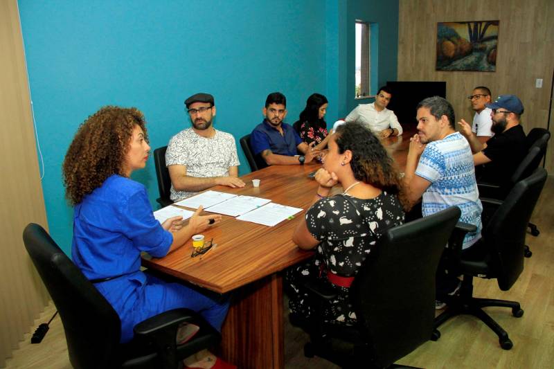 A Cultura Rede de Comunicação (Funtelpa) assinou nesta quarta-feira (14), na sede da instituição, os contratos com as produtoras selecionadas no 2º Edital Cultura de Audiovisual, lançado no primeiro semestre deste ano. O edital contempla sete novos produtos na área, com financiamento total de R$ 4.490.000,00, assegurados pela Agência Nacional do Cinema (Ancine).
FOTO: CAMILA LIMA / FUNTELPA
DATA: 14.11.2018
BELÉM - PARÁ <div class='credito_fotos'>Foto: Camila Lima/Ascom Funtelpa | <a href='/midias/2018/originais/6a9bb39d-c7a0-4309-bc8c-715592d33cb9.jpg' download><i class='fa-solid fa-download'></i> Download</a></div>