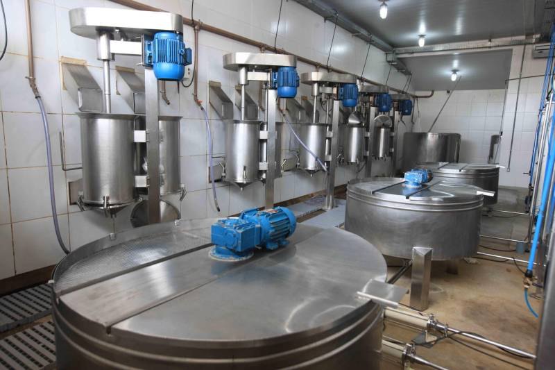 Mais de 300 produtores compareceram à arena Bira's, em Igarapé-Miri, no nordeste paraense, na manhã de quinta-feira (15), em busca de informações sobre crédito, qualificação profissional, regularização fundiária e cadeia produtiva. O público foi atendido pela "Caravana Pará 2030 - Igarapé-Miri", promovida pelo governo do Estado, que levou ao município os serviços de várias secretarias, bancos e instituições ligadas à produção e à intermediação de negócios.
FOTO: RODOLFO OLIVEIRA / AG. PARÁ
DATA: 16.03.2018
IGARAPÉ-MIRI - PARÁ <div class='credito_fotos'>Foto: Rodolfo Oliveira/Ag. Pará | <a href='/midias/2018/originais/6b0e5ab2-c4f8-4d9d-8b78-12d8ac2c43cc.jpg' download><i class='fa-solid fa-download'></i> Download</a></div>