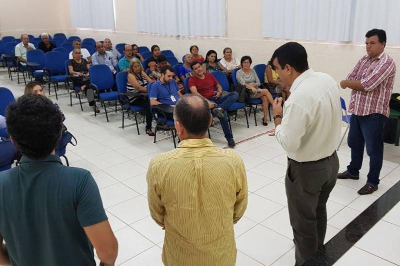 A equipe do Centro Regional de Governo do Sudeste do Pará sediou nos dias 2 e 3 de maio, em Marabá, o workshop “Política Estadual de Socioeconomia, Governança Pública Compartilhada e Planejamento Estratégico Situacional”, ministrado pelos consultores Oscar Marmolejo e Vinícius Ferreira, do Programa das Nações Unidas para o Desenvolvimento (Pnud). Na foto, o secretário Regional do Sudeste, Jorge Bittencourt.
FOTO: ASCOM CRGSP
DATA: 03.05.2018
MARABÁ - PARÁ <div class='credito_fotos'>Foto: ASCOM CRGSP | <a href='/midias/2018/originais/6b17ad61-51b8-4a1e-89b7-e69bb69b67cb.jpg' download><i class='fa-solid fa-download'></i> Download</a></div>