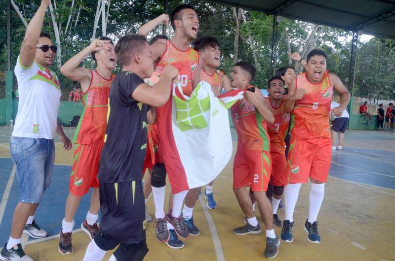 A etapa regional dos Jogos Estudantis Paraenses (Jeps), realizada de 16 a 19 de maio, no município de Igarapé-Açu, no nordeste do Estado, selecionou os times que vão disputar a etapa estadual, em junho, em Belém. Depois dos quatro dias de disputas, Castanhal foi apontada como a delegação que levará para a próxima etapa o maior número de times.
FOTO: RAI PONTES / ASCOM SEDUC
DATA: 20.05.2018
IGARAPÉ-AÇU - PARÁ <div class='credito_fotos'>Foto: Rai Pontes/Ascom Seduc | <a href='/midias/2018/originais/6b275237-cf3a-4643-9ae2-9b56493d0bcd.jpg' download><i class='fa-solid fa-download'></i> Download</a></div>