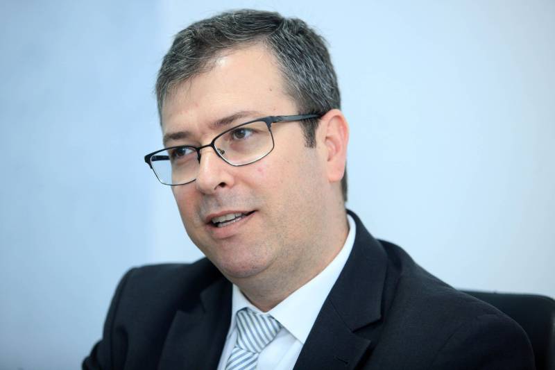 Adriano Lima (foto), diretor de operações do Instituto Nacional de Desenvolvimento Social Humano (INDSH) que também administra hospitais públicos do Estado, exalta as mudanças ocorridas nas unidades
FOTO: MÁCIO FERREIRA / AG. PARÁ
DATA: 17.02.2017
BELÉM - PARÁ <div class='credito_fotos'>Foto: MÁCIO FERREIRA/ AG. PARÁ | <a href='/midias/2018/originais/6b52212d-cc26-44ed-b0a6-de67ad4314c3.jpg' download><i class='fa-solid fa-download'></i> Download</a></div>