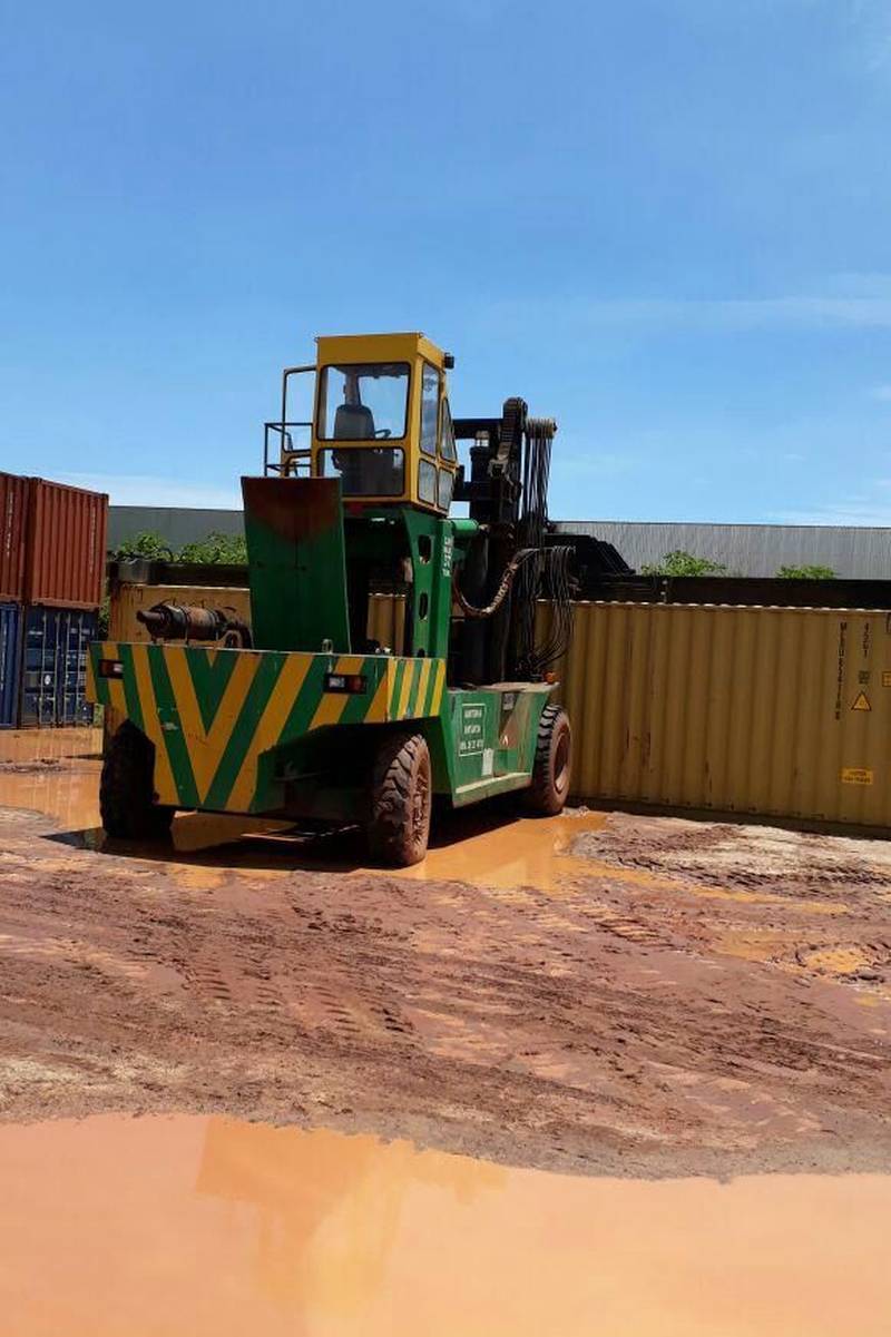 No intuito de coibir a prática ilegal de armazenamento de minérios, em especial o manganês, a Secretaria de Estado de Meio Ambiente e Sustentabilidade (Semas), com o apoio da Secretaria de Meio Ambiente de Barcarena (Semade), realizou ação de fiscalização ambiental intitulada Operação Minerioduto. A primeira etapa foi deslanchada no município de Barcarena, entre os dias 12 e 14 deste mês.
FOTO: ASCOM SEMAS
DATA: 18.04.2018
BARCARENA - PARÁ <div class='credito_fotos'>Foto: ASCOM SEMAS | <a href='/midias/2018/originais/6b8e8a4a-c8ac-41a0-b4a3-884924f6d83e.jpg' download><i class='fa-solid fa-download'></i> Download</a></div>