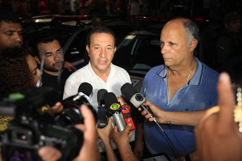 O Governo do Pará garante mais investimentos em segurança, infraestrutura e regularização fundiária ao município de Capanema, no nordeste paraense. Na noite desta segunda-feira (4) foram entregues novas viaturas para a Polícia Militar e assinados convênios e ordens de serviço para novas obras na cidade. Na foto, o presidente da Alepa, deputado Márcio Miranda.

FOTO: MÁCIO FERREIRA / AG. PARÁ
DATA: 04.06.2018
CAPANEMA - PARÁ <div class='credito_fotos'>Foto: MÁCIO FERREIRA/ AG. PARÁ   |   <a href='/midias/2018/originais/6bd55c4b-4462-4065-afda-0769047df8aa.jpg' download><i class='fa-solid fa-download'></i> Download</a></div>