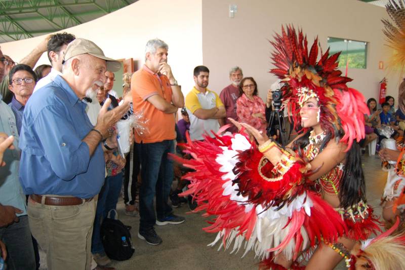 O Governo do Estado inaugurou nesta quarta-feira (19) o Complexo de Visitação do Parque Estadual de Monte Alegre, na região Oeste do Pará. O complexo está localizado na Área de Proteção Ambiental Paytuna, entre as comunidades Ererê, Maxirá, Paytuna, Maxirazinho, Lajes e Santana. O espaço conta com pórtico de entrada, centro de visitação, circuito de malocas, trilha, estruturas para visitação dos dois principais sítios arqueológicos desta área - a Serra da Lua e a Pedra do Mirante - e servirá como um importante equipamento para preservação do patrimônio arquelógico, histórico, além de fomentar a educação ambiental e patrimonial entre os estudantes e a população em geral.

FOTO: MÁCIO FERREIRA / AG. PARÁ
DATA: 20.12.2018
MONTE ALEGRE - PARÁ <div class='credito_fotos'>Foto: MÁCIO FERREIRA/ AG. PARÁ   |   <a href='/midias/2018/originais/6bd8d037-41ca-4409-80ba-5aeff2fff176.jpg' download><i class='fa-solid fa-download'></i> Download</a></div>