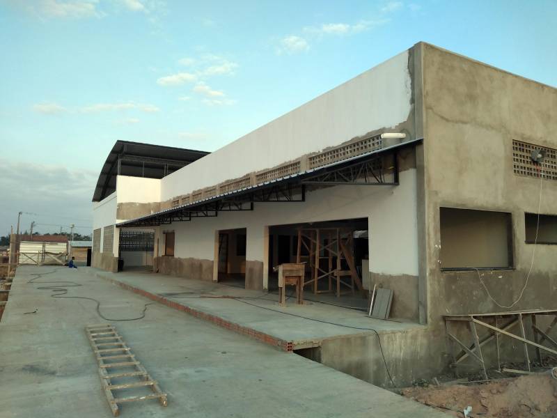 As obras em terminais hidroviários de cargas e passageiros que estão sendo realizadas pelo Governo do Estado, por meio da Companhia de Portos e Hidrovias (CPH), têm recursos assegurados para a continuidade e conclusão. De acordo com a CPH, cerca de R$ 85 milhões foram contratados em operação de crédito junto a Caixa Econômica Federal. As obras trarão benefícios diretos a mais de 400 mil pessoas em seis municípios da região Oeste do Pará (Curuá, Almeirim, Prainha, Faro, Terra Santa e Santarém - área urbana e zona rural - distrito de Santana do Tapará). O presidente da CPH, Haroldo Bezerra, informou, conforme demonstração da Secretaria de Estado de Planejamento (Seplan), na plenária regionalizada para elaboração da Lei Orçamentária Anual (LOA), realizada em setembro deste ano, em Santarém, que há recursos para continuidade e conclusão de todas as obras, garantidos no Orçamento Geral do ano de 2019. Na foto, obras no terminal da cidade de Prainha.

FOTO: ASCOM / CRGBA
DATA: 20.11.2018
PRAINHA - PARÁ <div class='credito_fotos'>Foto: SAMUEL ALVARENGA / ASCOM CRGBA   |   <a href='/midias/2018/originais/6c3f13b3-019a-4f5c-9448-04a190738e67.jpg' download><i class='fa-solid fa-download'></i> Download</a></div>