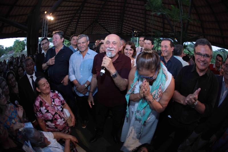 O Parque Estadual do Utinga (PEUt) o mais importante espaço de preservação e estudo da biodiversidade dentro da Região Metropolitana de Belém será reaberto à população a partir desta sexta,16, a partir das 16h30, com apresentações artísticas, com o Boi Veludinho, crianças do Pro Paz e a premiada Orquestra Sinfônica do Theatro da Paz. A apresentação será em um espaço ao ar livre e não será necessária a retirada de ingressos, por esse motivo, a recomendação é que o público chegue cedo, porque a entrada será fechada quando o espaço estiver lotado.
FOTO: MÁCIO FERREIRA / AG PARÁ
DATA: 16.03.2018
BELÉM - PARÁ <div class='credito_fotos'>Foto: MÁCIO FERREIRA/ AG. PARÁ | <a href='/midias/2018/originais/6cee8e8d-5fc9-412e-8169-7b7c9fa4d840.jpg' download><i class='fa-solid fa-download'></i> Download</a></div>