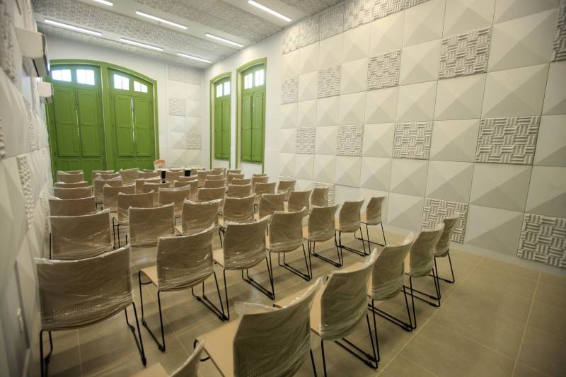 A inauguração do Liceu de Música de Bragança, neste dia 15, pode ser entendida como acontecimento de rotina de governo, mas a entrega das instalações, que ocupam um prédio da primeira metade do século passado, e um teatro contemporâneo, tem um significado para além dos acontecimentos de agenda da administração pública.

FOTO: MÁCIO FERREIRA / AG. PARÁ
DATA: 14.12.2018
BRAGANÇA - PARÁ <div class='credito_fotos'>Foto: MÁCIO FERREIRA/ AG. PARÁ   |   <a href='/midias/2018/originais/6da32041-4570-4d3d-a38b-77777cd8eac9.jpg' download><i class='fa-solid fa-download'></i> Download</a></div>