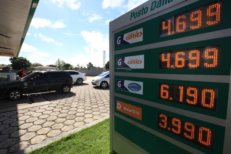 A Diretoria de Proteção e Defesa do Consumidor ( Procon) da Secretaria de Estado de Justiça e Direitos Humanos ( Sejudh) está nas ruas desde a última quinta-feira (24) averiguando a comercialização nos postos de combustíveis na Região Metropolitana de Belém.
FOTO: MÁCIO FERREIRA / AG. PARÁ
DATA: 25.05.2018
BELÉM - PARÁ <div class='credito_fotos'>Foto: MÁCIO FERREIRA/ AG. PARÁ | <a href='/midias/2018/originais/6e0c2906-e1f2-43c7-95ba-90190db65ec4.jpg' download><i class='fa-solid fa-download'></i> Download</a></div>