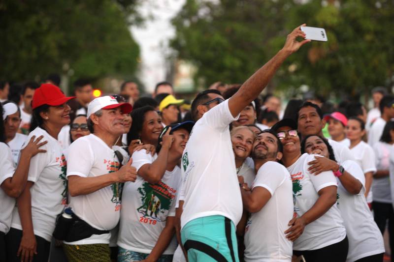 “Foi uma semana produtiva, de muito trabalho, de interação com a sociedade, e culminou com a caminhada sustentável (foto), que por sua vez foi extremamente bem-sucedida para mostrarmos que sustentabilidade também envolve saúde”. As palavras do titular da Secretaria de Estado de Meio Ambiente e Sustentabilidade (Semas), Thales Belo, encerraram uma programação vasta do Governo do Pará em alusão à Semana Mundial do Meio Ambiente.

FOTO: SIDNEY OLIVEIRA / AG. PARÁ
DATA: 09.06.2018
BELÉM - PARÁ <div class='credito_fotos'>Foto: Sidney Oliveira/Ag. Pará   |   <a href='/midias/2018/originais/6e2de5c8-839c-4f0a-918c-69e93df43025.jpg' download><i class='fa-solid fa-download'></i> Download</a></div>