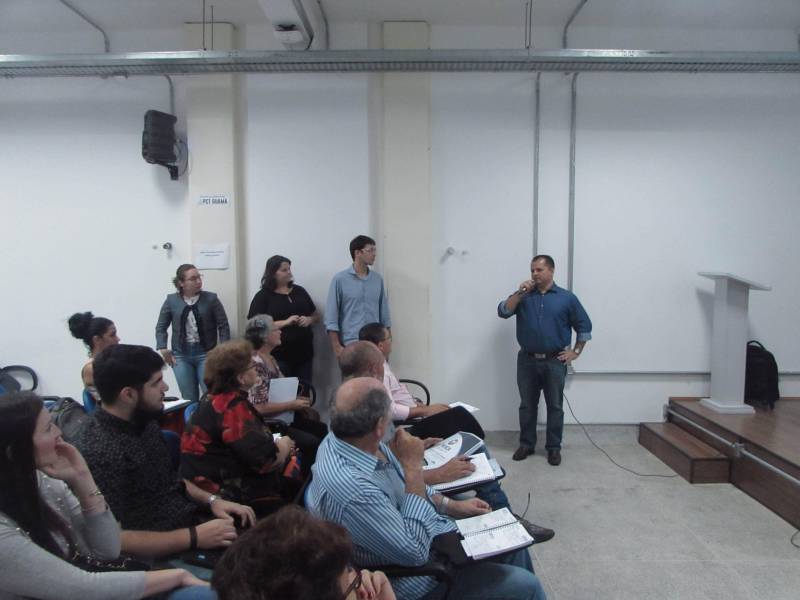 O Parque de Ciência e Tecnologia (PCT) Guamá e o Núcleo Operacional Belém do Programa de Qualificação para Exportação, da Agência Brasileira de Promoção de Exportações e Investimentos (Peiex/Apex-Brasil), realizaram na última quinta-feira (12) a oficina “Inovação e Desenvolvimento de Produtos para o Comércio Exterior”. Participaram cerca de 50 empresas, que já iniciaram suas atividades no comércio exterior ou integram o Programa de Qualificação para Exportação (Peiex). A oficina foi conduzida por Roberto Lang, consultor com experiência em Gestão e Marketing para Exportação, que atua no Brasil e no exterior. Durante a oficina, foram apresentados práticas e conhecimentos técnicos para que os participantes desenvolvam estratégias e competências destinadas a aprimorar seus produtos e empresas, tornando-os mais competitivos para o comércio exterior.
FOTO: ASCOM / SECTET
DATA: 13.04.2018
BELÉM - PÁRÁ <div class='credito_fotos'>Foto: Ascom Sectet | <a href='/midias/2018/originais/6e33fe2d-0c95-4011-8ae5-70dfc764b6c5.jpg' download><i class='fa-solid fa-download'></i> Download</a></div>