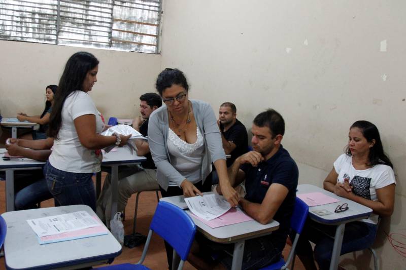 Um total de 9011 candidatos fizeram as provas para concorrer a 500 vagas para agente prisional da Superintendência do Sistema Penitenciário do Estado (Susipe), neste domingo, 18. No total, 11.835 candidatos estavam inscritos para o concurso, que é o primeiro da instituição para o cargo.
As provas foram realizadas em Belém, Altamira, Marabá, Castanhal (foto), Itaituba e Santarém.
FOTO: AKIRA ONUMA / ASCOM SUSIPE
DATA: 18.03.2018
CASTANHAL - PARÁ <div class='credito_fotos'>Foto: Akira Onuma / Ascom Susipe | <a href='/midias/2018/originais/6ebdaaf4-1eba-49bc-b6aa-47b4315f4267.jpg' download><i class='fa-solid fa-download'></i> Download</a></div>
