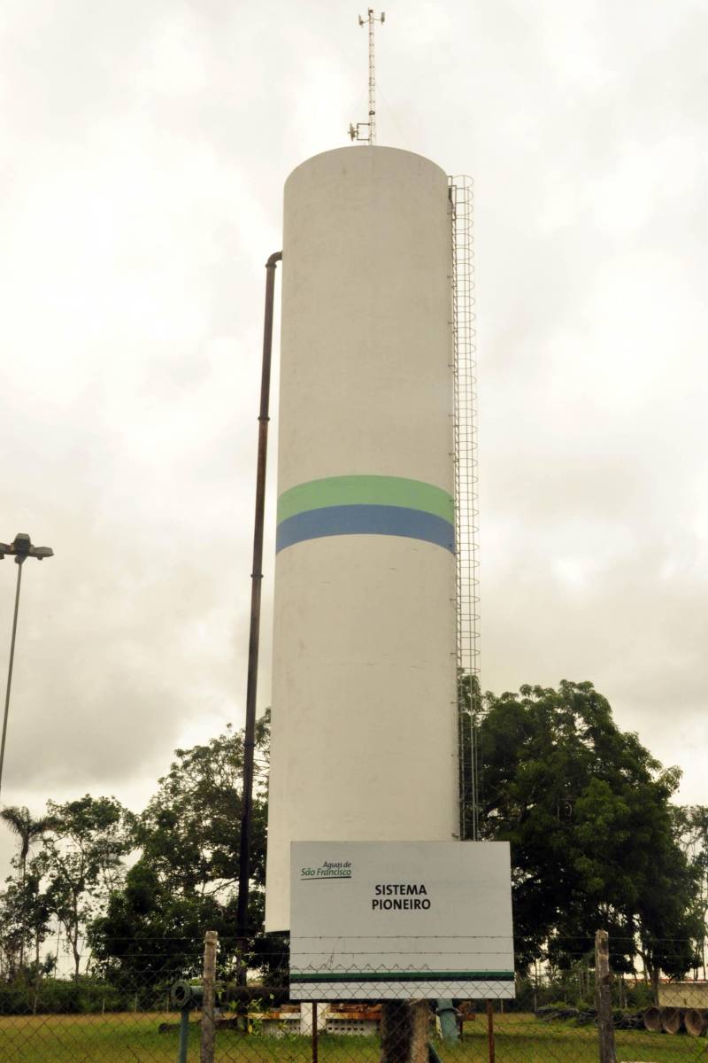 Técnicos da Secretaria de Estado de Saúde Pública (Sespa) e da Secretaria Municipal de Saúde de Barcarena continuaram, nesta quarta-feira (28), com o trabalho de coleta de amostras de água que é consumida pela população das comunidades localizadas às proximidades da área afetada pela contaminação no município de Barcarena. Esse trabalho, que começou com coleta nas comunidades de Vila Nova, Bom Futuro e Bujaruba, está sendo estendido para outras comunidades, à medida que novas denúncias chegam às autoridades de Saúde Ambiental. Nesta quarta-feira, houve coleta de amostras novamente em Bujaruba e, pela primeira vez, na comunidade de Murucupi.
FOTO: JOSÉ PANTOJA / ASCOM SESPA
DATA: 28.02.2018
BELÉM - PARÁ <div class='credito_fotos'>Foto: José Pantoja / Ascom Sespa | <a href='/midias/2018/originais/6f142c53-ea64-4e72-91ea-e0b432bb281b.jpg' download><i class='fa-solid fa-download'></i> Download</a></div>