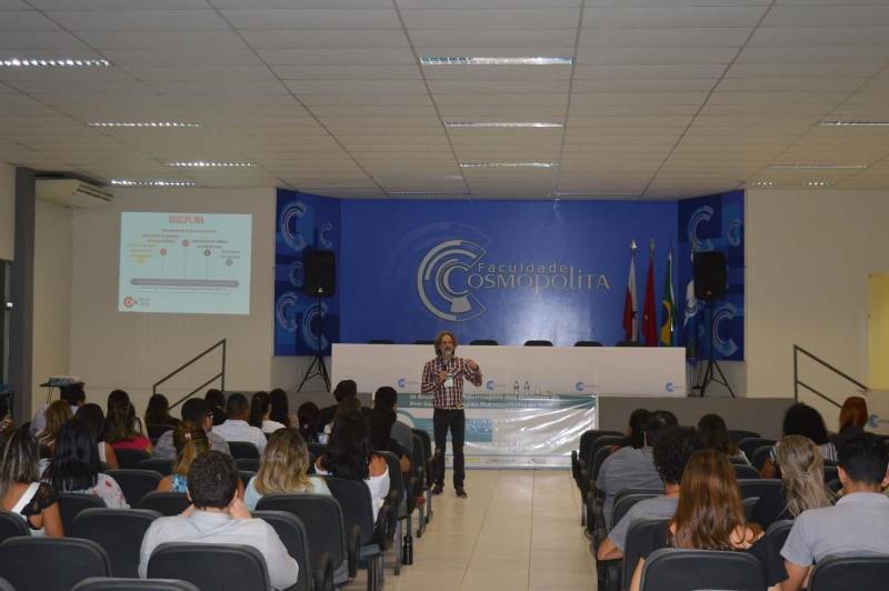 O autor do livro 'SAE Descomplicada - Sistematização da Assistência de Enfermagem' e doutor em Ciências pela Escola de Enfermagem da Universidade de São Paulo (USP), Marcelo Chanes, foi o palestrante do III Encontro de Enfermagem dos Hospitais Públicos da Pró-Saúde na Região Metropolitana de Belém (foto). O Encontro aconteceu nesta quarta-feira (4), no auditório da Faculdade Cosmopolita, no bairro da Marambaia, e reuniu 130 profissionais da área de enfermagem dos hospitais públicos Metropolitano de Urgência e Emergência (HMUE), Estadual Galileu (HPEG) e Oncológico Infantil Octávio Lobo, além de convidados dos dez hospitais geridos pela Pró-Saúde na capital e no interior do estado do Pará.
FOTO: ASCOM / HPEG
DATA: 04.07.2018
BELÉM - PARÁ <div class='credito_fotos'>Foto: ASCOM / HPEG | <a href='/midias/2018/originais/6f536d2c-2b03-43aa-ac55-48831ab3295d.jpg' download><i class='fa-solid fa-download'></i> Download</a></div>