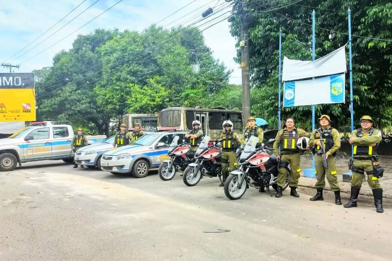 Para garantir maior segurança e tranquilidade no retorno à Região Metropolitana de Belém no feriado prolongado, o governo do Estado adotará uma medida inédita na Rodovia BR-316: a inversão de uma faixa, em sete quilômetros, no sentido de saída da capital, nesta terça-feira (13), das 16 às 22 h, e na quarta-feira (14), das 06 às 14 h. A medida visa permitir a fluidez do tráfego de veículos entre o KM-13, no município de Marituba, próximo ao Instituto de Ensino de Segurança Pública (Iesp), e o KM-06, no município de Ananindeua, no retorno após o posto de serviço da Polícia Rodoviária Federal.
FOTO: ASCOM / NGTM
DATA:13.02.2018
BELÉM - PARÁ <div class='credito_fotos'>Foto: ASCOM NGTM | <a href='/midias/2018/originais/6f832677-dbc9-4294-b084-ac1605edcac1.jpg' download><i class='fa-solid fa-download'></i> Download</a></div>