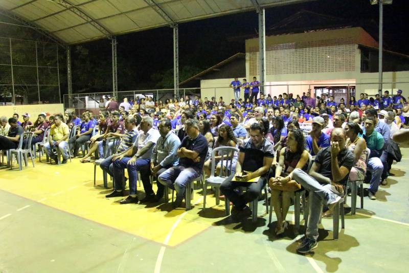 A escola de 12 salas de aula é uma referência no município. Atendendo 1.320 alunos, nos três turnos escolares, era um anseio da comunidade a chegada da reforma das instalações da unidade estudantil, conforme destacou a diretora da escola “Elza Dantas”, Sebastiana Araújo, que falou da importância de todos serem responsáveis pela escola.
FOTO: ANTONIO MACEDO / DIVULGAÇÃO
DATA: 09.05.2018
BREJO GRANDE DO ARAGUAIA - PARÁ <div class='credito_fotos'>Foto: ANTONIO MACEDO / DIVULGAÇÃO | <a href='/midias/2018/originais/6fa83698-6911-4dfd-9a07-62737260a1b6.jpg' download><i class='fa-solid fa-download'></i> Download</a></div>