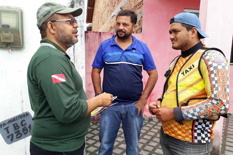 A partir desta sexta-feira, 28, o Departamento de Trânsito do Estado (Detran), através dos 45 agentes de fiscalização, vai garantir a segurança viária dos primeiros 18 quilômetros da BR 316. A operação segue até a próxima terça-feira, 1° de janeiro. Como parte das ações da Operação Boas Festas do Governo do Estado, equipes de agentes de educação do Detran estão nos municípios de Bragança, Salinópolis, Soure, Marapanim/Marudá, Salvaterra, Santa Bárbara do Pará, além do distrito de Mosqueiro, onde permanecerão até a próxima terça.

FOTO: ASCOM DETRAN
DATA: 28.12.2018
BELÉM - PARÁ



 <div class='credito_fotos'>Foto: ASCOM DETRAN   |   <a href='/midias/2018/originais/70898509-90eb-427c-805f-d3a16ce17c45.jpg' download><i class='fa-solid fa-download'></i> Download</a></div>