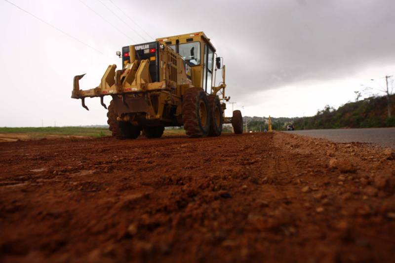 O secretário regional de Governo em Santarém, Olavo das Neves, destacou a frente de obras que o Estado vem trazendo para a região, que inclui uma nova Escola Tecnológica, a revitalização da PA-457 (foto) – que dá acesso a Alter do Chão – e a instalação do próprio Centro Regional de Governo do Oeste, que aproxima as gestões municipais dos órgãos do Estado. “Como representante da região, ficamos satisfeitos em ver que o governo tem olhado cada vez mais para cá, pelo simples entendimento da importância dessa região para o desenvolvimento do Estado”, frisou. O presidente da Companhia de Portos e Hidrovias (CPH), Alexandre Von, lembrou ainda que, neste sábado (10), o governador Simão Jatene assina ordens de serviço importantes, entre elas a que assegura a ampliação do serviço de hemodiálise do Hospital Regional do Baixo Amazonas (HRBA). “O compromisso do governo com a região está explícito nestes investimentos. Somente o Regional vai receber aporte de R$ 10 milhões para melhorar um serviço que já reconhecido como de excelência”, pontuou.
FOTO: THIAGO GOMES / AG. PARÁ
DATA: 09.03.2018
SANTARÉM - PARÁ <div class='credito_fotos'>Foto: Thiago Gomes /Ag. Pará | <a href='/midias/2018/originais/7092aa2a-24e4-4406-8cee-dc5fcdc383b7.jpg' download><i class='fa-solid fa-download'></i> Download</a></div>