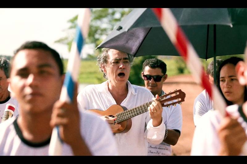 Nesta sexta-feira (21), às 17h30, a TV Cultura do Pará exibe o documentário "Caminhando com Toni Benedito Soares". A produção da Cultura Rede de Comunicação aborda a trajetória artística do cantor e compositor paraense sob o olhar do jornalista Felipe Cortez. O documentário foi lançado no último dia 14 de dezembro durante o 1º Festival Curta Bragança, realizado na cidade bragantina. 

FOTO: DIVULGAÇÃO
DATA: 16.12.2018
BRAGANÇA - PARÁ <div class='credito_fotos'>Foto: Divulgação   |   <a href='/midias/2018/originais/70a2dc65-18af-4b59-8fa7-14d3e9653a6f.jpg' download><i class='fa-solid fa-download'></i> Download</a></div>