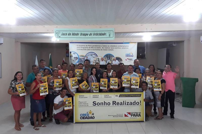 O programa CredCidadão ajudou a concretizar os sonhos de empreendedores dos municípios de Belterra e Mojuí dos Campos (foto), no Baixo Amazonas, nesta quarta feira (02), contribuindo a dinamizar os negócios dos mais variados segmentos econômicos - de cosméticos à criação de galinhas ou de assistência técnica de celulares à venda de polpa de frutas.
FOTO: ASCOM CREDCIDADÃO
DATA: 02.05.2018
MUJUÍ DOS CAMPOS - PARÁ <div class='credito_fotos'>Foto: ASCOM / CREDCIDADÃO | <a href='/midias/2018/originais/70c031d2-ab18-4c82-b16d-f1c50f374f4b.jpg' download><i class='fa-solid fa-download'></i> Download</a></div>