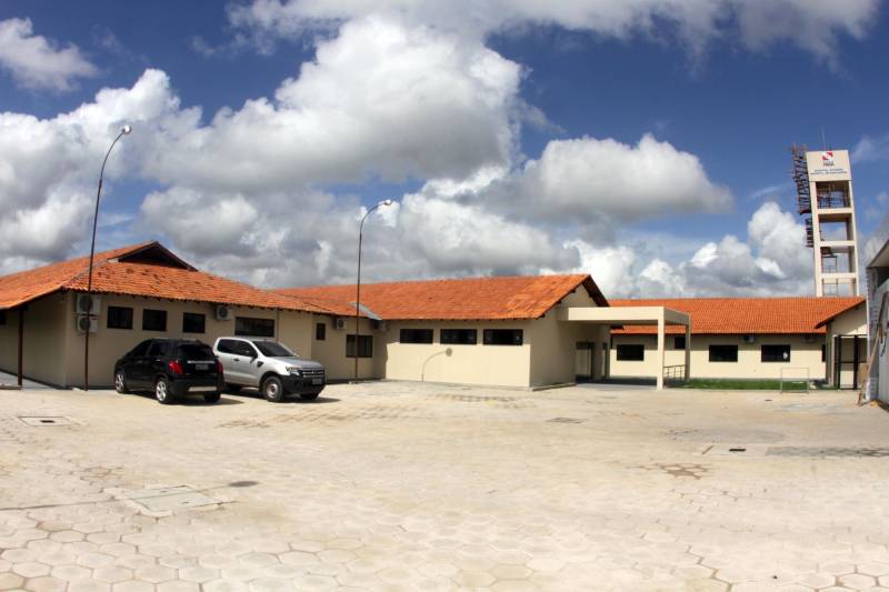 A Pró-Saúde Associação Beneficente de Assistência Social e Hospitalar abriu 322 vagas, em diversas áreas, para contratar a equipe que vai trabalhar no Hospital Materno Infantil, em Barcarena. Todos os cargos possuem disponibilidade para pessoas com deficiência (PCD), observando-se, obrigatoriamente, os critérios descritos em edital, conforme legislação vigente.
FOTO: CRISTINO MARTINS / AG. PARÁ
DATA: 04.01.2018
BARCARENA - PARÁ <div class='credito_fotos'>Foto: Agência Pará | <a href='/midias/2018/originais/70cc598a-6e88-42b0-974f-aafb5f48e7c0.jpg' download><i class='fa-solid fa-download'></i> Download</a></div>