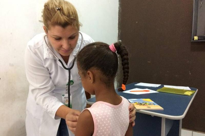 O Hospital Regional do Sudeste do Pará - Dr. Geraldo Veloso (HRSP), em Marabá, está arrecadando roupas, brinquedos, calçados, roupas de cama, alimentos não perecíveis e material de higiene para ajudar as famílias atendidas pela organização não-governamental Semear, que funciona no bairro Vale do Itacaiúnas, no núcleo Cidade Nova.

FOTO: ASCOM HRSP
DATA: 12.06.2018
MARABÁ - PARÁ <div class='credito_fotos'>Foto: ASCOM HRSP   |   <a href='/midias/2018/originais/7119bbea-e39e-49d2-b371-9d83c7fe2621.jpg' download><i class='fa-solid fa-download'></i> Download</a></div>