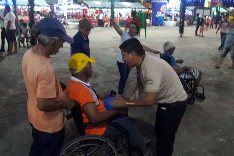 Mais de 75 condutores dos chamados “táxi lotação” e 32 mototaxistas que rodam em Marabá, sudeste do Pará, participaram das atividades desempenhadas pela Coordenadoria de Educação do Departamento de Trânsito do Estado do Pará (Detran), finalizadas no último final de semana. O trabalho abrangeu, também, escolas públicas e um shopping da cidade durante programação denominada de “Natal Encantando”.

FOTO: ASCOM DETRAN
DATA: 17.12.2018
MARABÁ - PARÁ <div class='credito_fotos'>Foto: ASCOM DETRAN   |   <a href='/midias/2018/originais/7153a235-168f-486f-b419-82e6857c915b.jpg' download><i class='fa-solid fa-download'></i> Download</a></div>