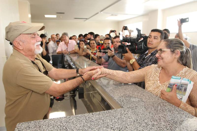O moderno Hospital Regional Público dos Caetés, no município de Capanema, já é uma realidade. A unidade vai beneficiar a região nordeste do Estado com a entrega da obra, que ocorrerá neste sábado (22), garantindo mais uma opção em atendimento obstetrício e de alta complexidade no Estado.

FOTOS: CRISTINO MARTINS-AG PARÁ
LOCAL: CAPANEMA-PA
DARA: 24.12.2018 <div class='credito_fotos'>Foto: Cristino Martins/Ag. Pará   |   <a href='/midias/2018/originais/7168acca-8e5f-4c5a-accd-4a56109736de.jpg' download><i class='fa-solid fa-download'></i> Download</a></div>