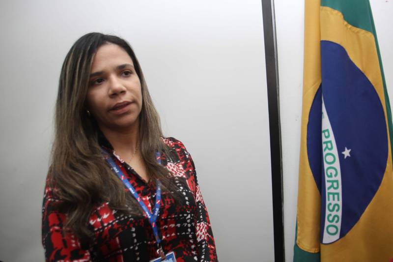 Após seis meses de captação, contabilização e estudos de dados obtidos de diversas instituições do Estado e do país, a Fundação Amazônia de Amparo a Estudos e Pesquisas (Fapespa) lançou, nesta quarta-feira (4), o “Perfil da Juventude Paraense 2018”, estudo que tem por principal objetivo, disponibilizar um conjunto de informações que identifica a juventude do Pará, visando contribuir para a manutenção de uma agenda que dará tratamento especial aos jovens do Estado. “Lançamos um documento inédito que contempla diversas faces da juventude paraense, desde onde ela está, quantos são, quais suas dificuldades e até mesmo quais seus sonhos. Podemos descobrir, entre outros dados, que 26% da população do Pará é de jovens entre 15 e 29 anos, sendo que destes, 22% (o equivalente a 521 mil), estão sem estudar e sem trabalhar, o que pode fazer com que se envolvam com a criminalidade”, explicou Eduardo Costa, presidente da Fapespa. Na foto, Geovana Pires, diretora de Socioeconomia da Fapespa.
FOTO: CARLOS SODRÉ / AG. PARÁ
DATA: 04.04.2018
BELÉM - PARÁ <div class='credito_fotos'>Foto: Carlos Sodré/Agência Pará | <a href='/midias/2018/originais/717036f3-2206-4eb1-ad95-e578a6b697a1.jpg' download><i class='fa-solid fa-download'></i> Download</a></div>