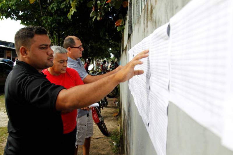 Um total de 9011 candidatos fizeram as provas para concorrer a 500 vagas para agente prisional da Superintendência do Sistema Penitenciário do Estado (Susipe), neste domingo, 18. No total, 11.835 candidatos estavam inscritos para o concurso, que é o primeiro da instituição para o cargo.
As provas foram realizadas em Belém, Altamira, Marabá, Castanhal (foto), Itaituba e Santarém.
FOTO: AKIRA ONUMA / ASCOM SUSIPE
DATA: 18.03.2018
CASTANHAL - PARÁ <div class='credito_fotos'>Foto: Akira Onuma / Ascom Susipe | <a href='/midias/2018/originais/717f6ade-904b-49e0-a464-a27991c269f8.jpg' download><i class='fa-solid fa-download'></i> Download</a></div>