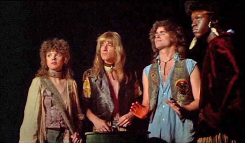 O Cine Líbero Luxardo exibe nesta terça-feira (8), às 18 h, “Hair” (foto), outra obra de Milos Forman, na Sessão Especial, promovida pela Fundação Cultural do Pará (FCP). Depois de “Um Estranho no Ninho”, a próxima obra de Forman na programação é o musical adaptado da Broadway sobre um jovem norte-americano convocado para a Guerra do Vietnã, que encontra um grupo de hippies adeptos do pacifismo, e vê suas convicções tomarem outro rumo. Recém-chegado de Oklahoma, Claude Bukowski (John Savage) chega à cidade de Nova Iorque, onde pretende se alistar para a guerra. Ali conhece um grupo de hippies no Central Park e se apaixona por Sheila (Beverly D'Angelo). Claude fica amigo de Berger, o líder pacifista dos hippies, interpretado por Treat Williams, que o convida para ir à festa de Sheila e declarar seu amor pela jovem.
FOTO: DIVULGAÇÃO
DATA: 07.05.2018
BELÉM - PARÁ <div class='credito_fotos'>Foto: Divulgação | <a href='/midias/2018/originais/718f8113-8a7c-4b3a-8769-d20f7029b5b0.jpg' download><i class='fa-solid fa-download'></i> Download</a></div>