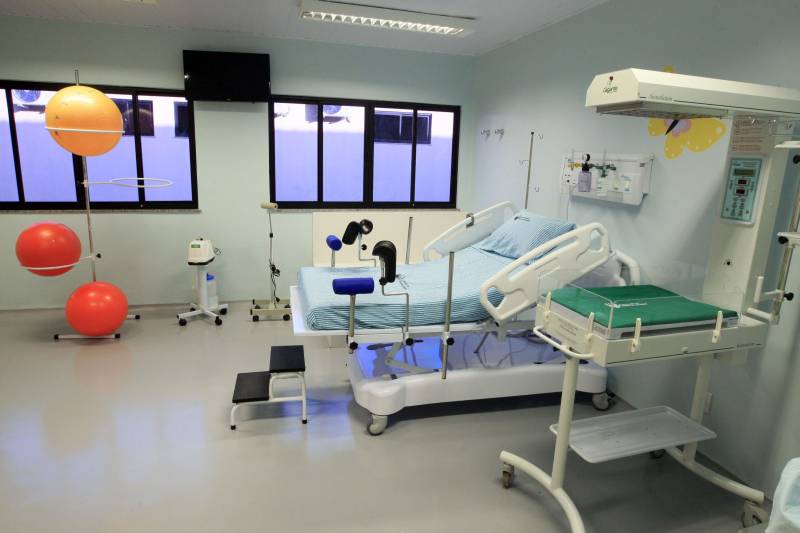 Em apenas um mês de funcionamento, o Hospital Materno-Infantil de Barcarena Dra. Anna Turan (HMIB) alcançou 97% em satisfação dos usuários, de acordo com o Serviço de Atendimento ao Usuário (SAU). Nesse período, o hospital teve grande atuação na região em atendimento humanizado, serviços e equipamentos.
FOTO: SIDNEY OLIVEIRA / ARQUIVO AG. PARÁ
DATA: 20.09.2018
BARCARENA - PARÁ <div class='credito_fotos'>Foto: Sidney Oliveira/Ag. Pará | <a href='/midias/2018/originais/71a1b7d8-3256-4a58-84dd-3467408eee58.jpg' download><i class='fa-solid fa-download'></i> Download</a></div>
