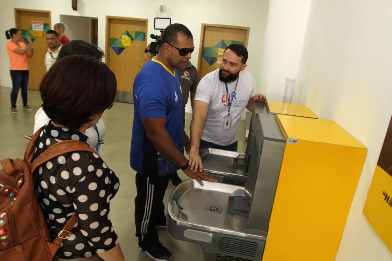 O Centro Integrado de Inclusão e Reabilitação (CIIR), em Belém, recebeu no último sábado (1°) a visita do tetracampeão paralímpico de judô Antônio Tenório. Acompanhado pelo diretor-executivo do Centro, José Neto, de outros diretores e fisioterapeutas, que descreveram a estrutura oferecida à população, o paratleta aprovou os recursos disponíveis no espaço.

FOTO: CRISTINO MARTINS / AG. PARÁ
DATA: 01.12.2018
BELÉM - PARÁ <div class='credito_fotos'>Foto: Cristino Martins/Ag. Pará   |   <a href='/midias/2018/originais/71b07aef-9d9f-4949-9de2-95edcdcaee6f.jpg' download><i class='fa-solid fa-download'></i> Download</a></div>