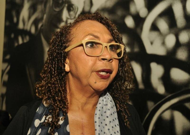Elizabeth Rocha, outra irmã do Sena, também comemora o sucesso do cantor. “Estou muito feliz, esse show é o resultado da luta de muitos anos"
FOTO: JOSÉ PANTOJA / ASCOM SESPA
DATA: 16.03.2018
BELÉM - PARÁ <div class='credito_fotos'>Foto: José Pantoja / Ascom Sespa | <a href='/midias/2018/originais/721f8749-3c54-4435-baa2-f47d4828a0ec.jpg' download><i class='fa-solid fa-download'></i> Download</a></div>