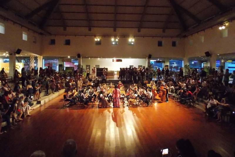O Espaço São José Liberto recebe na próxima quinta-feira, 14, apresentação musical de orquestras da Escola de Música da Universidade Federal do Pará (UFPA) Às 16h30, se apresenta a Orquestra Infanto-Juvenil Helena Maia e, em seguida, às 17h, é vez da Orquestra Infantil de Violinistas Lícia Arantes fazer a sua exibição, com repertório junino que terá participação especial de Chiquinho do Acordeom e alunos da Escola de Aplicação da UFPA, sob a coordenação do professor Adamilson de Abreu.

FOTO: ASCOM / IGAMA
DATA: 13.06.2018
BELÉM - PARÁ <div class='credito_fotos'>Foto: ASCOM IGAMA   |   <a href='/midias/2018/originais/7246737b-b57e-49c4-bb40-808a8f6e420d.jpg' download><i class='fa-solid fa-download'></i> Download</a></div>