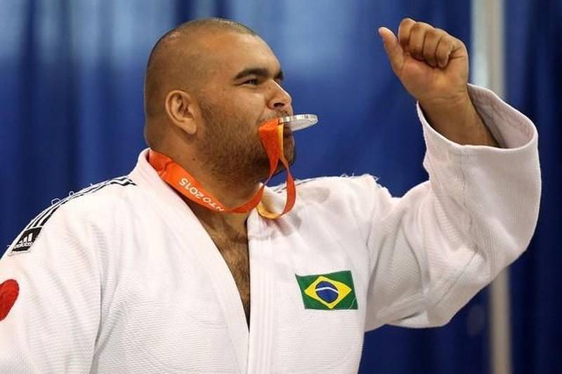 O Núcleo de Articulação e Cidadania (NAC) do Governo do Estado, participará como parceiro da III Semana estadual da pessoa com deficiência promovida pela comissão de proteção dos direitos da pessoa com deficiência da OAB Pará o evento faz alusão ao dia 3 dezembro, data na qual se comemora o Dia Internacional da Pessoa com Deficiência. Será um momento inclusivo e comemorativo e contará com a presença especial de Antônio Tenório da Silva, Judoca, Tetra campeão paraolímpico, medalhista de bronze em Londres e prata nas paraolimpíadas do Rio de Janeiro em 2016.

FOTO: DIVULGAÇÃO
DATA: 26.11.2018
 <div class='credito_fotos'>Foto: Divulgação   |   <a href='/midias/2018/originais/72540aa1-469a-49e7-9465-75245aa5d5d1.jpg' download><i class='fa-solid fa-download'></i> Download</a></div>