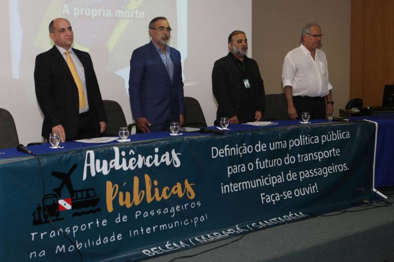 Um novo modelo de política pública para o transporte intermunicipal no Estado do Pará começou a ser discutido nesta quarta-feira (4), em Belém. A primeira audiência pública promovida pela Secretaria de Estado de Transportes (Setran) ocorreu na capital e outras duas estão programadas para o mês de julho, em Marabá, nesta quinta-feira, 5, e em Santarém, no dia 12.
FOTO: CARLOS SODRÉ / AG. PARÁ
DATA: 04.07.2018
BELÉM - PARÁ <div class='credito_fotos'>Foto: CARLOS SODRÉ / AG. PARÁ | <a href='/midias/2018/originais/72d634b0-a783-4597-86f4-97e702870a9c.jpg' download><i class='fa-solid fa-download'></i> Download</a></div>