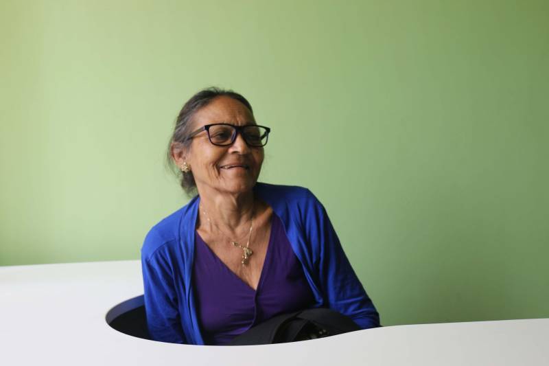 A partir de segunda-feira, 26, o Instituto de Assistência dos Servidores do Estado do Pará (Iasep) reúne todos os serviços da autarquia em sua nova sede administrativa, localizada na avenida Gentil Bittencourt, 2.175, em Belém. A mudança garante maior economia e agilidade na tramitação dos processos administrativos e busca tornar mais confortável o atendimento ao servidor público. "A centralização dos serviços vai facilitar sobretudo a vida do segurado, que não vai precisar ir antes no prédio da Dom Romualdo para depois vir à Gentil resolver questões de assistência", afirma Armando Marques, 64 anos, servidor do setor de Gestão de Pessoas do Iasep. Na foto, Ana Lúcia Silva.
FOTO: ASCOM / IASEP
DATA: 24.02.2018
BELÉM - PARÁ <div class='credito_fotos'>Foto: ASCOM IASEP | <a href='/midias/2018/originais/7346ff9a-5acb-420b-879e-85c591d0449a.jpg' download><i class='fa-solid fa-download'></i> Download</a></div>