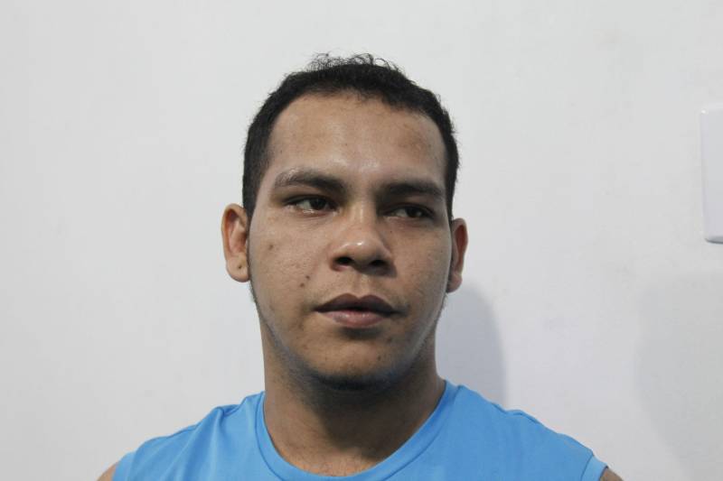 Mais de 170 presos custodiados no Centro de Recuperação Regional de Mocajuba (CRRMOC), localizado na região do Baixo Tocantins, começaram a receber, nesta quarta-feira (28), atendimento técnico-jurídico na unidade prisional. A ação é uma iniciativa da Diretoria de Execução Criminal (DEC), da Superintendência do Sistema Penitenciário do Estado (Susipe), e começou na terça-feira, 27, e irá até esta quinta-feira (01.03). O objetivo é atender a demanda de processos dos internos e fazer a atualização do Levantamento Nacional de Informações Penitenciárias (Infopen). Na foto, o detento Marlon Dias Lopes, de 24 anos.
FOTO: AKIRA ONUMA / ASCOM SUSIPE
DATA: 28.02.2018
BELÉM - PARÁ
<div class='credito_fotos'>Foto: Akira Onuma / Ascom Susipe | <a href='/midias/2018/originais/73b2cd87-385a-4cb6-b7f9-f983aec06a14.jpg' download><i class='fa-solid fa-download'></i> Download</a></div>