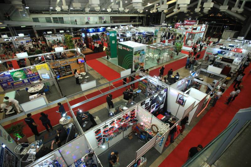 A abertura da Feira Pará Negócios 2018, nesta quinta-feira (22), no Hangar Convenções e Feiras da Amazônia, em Belém, foi marcada pela assinatura de um protocolo de intenções entre a Secretaria de Desenvolvimento Econômico, Mineração e Energia (Sedeme), Companhia de Desenvolvimento Econômico do Pará (Codec) e a empresa ZSun Energy que prevê investimentos na ordem de R$12 milhões de reais para a região do município de Paragominas, sudeste do estado, com a chegada de uma indústria de placas de energia solar no município a partir do ano que vem.

FOTO: MÁCIO FERREIRA / AG. PARÁ
DATA: 22.11.2018
BELÉM - PARÁ <div class='credito_fotos'>Foto: MÁCIO FERREIRA/ AG. PARÁ   |   <a href='/midias/2018/originais/73ed3547-5bb5-4d1c-ab35-011a608f1570.jpg' download><i class='fa-solid fa-download'></i> Download</a></div>