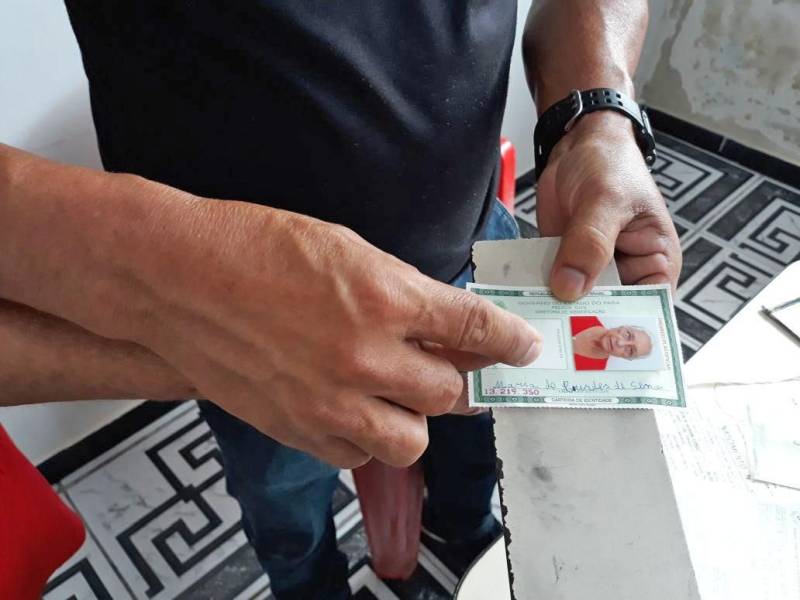 A caravana Pro Paz Cidadania despede-se hoje (09) do município de São João de Pirabas, nordeste paraense. Após dois dias de ação, o coordenador responsável pelas emissões das identidades jovens (Id jovem), destaca um saldo positivo de atendimentos a comunidade "Fizemos no domingo e na segunda ação em Pirabas e podemos contabilizar 1.500 atendimentos. A procura é muito grande principalmente por certidão de nascimento e rg, devido também ao fato de ser uma comunidade que trabalha com a pesca ou roçado, então, os documentos se perdem com mais facilidade. Estamos felizes por conseguir atender a demanda do município", finalizou Arnaldo Ampuero.
FOTO: ASCOM / PRO PAZ
DATA: 09.04.2018
SÃO JOÃO DE PIRABAS - PARÁ <div class='credito_fotos'>Foto: ASCOM PRO PAZ | <a href='/midias/2018/originais/74246a1d-fb68-4dbd-94ec-5e4c4c6e1875.jpg' download><i class='fa-solid fa-download'></i> Download</a></div>