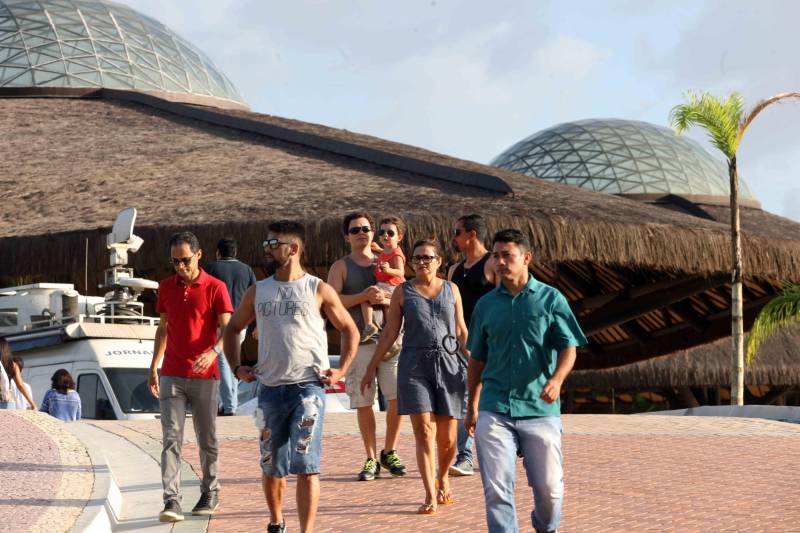 O Parque Estadual do Utinga (PEUt) o mais importante espaço de preservação e estudo da biodiversidade dentro da Região Metropolitana de Belém será reaberto à população a partir desta sexta,16, a partir das 16h30, com apresentações artísticas, com o Boi Veludinho, crianças do Pro Paz e a premiada Orquestra Sinfônica do Theatro da Paz. A apresentação será em um espaço ao ar livre e não será necessária a retirada de ingressos, por esse motivo, a recomendação é que o público chegue cedo, porque a entrada será fechada quando o espaço estiver lotado.
FOTO: SIDNEY OLIVEIRA / AG PARÁ
DATA: 16.03.2018
BELÉM - PARÁ <div class='credito_fotos'>Foto: Sidney Oliveira/Ag. Pará | <a href='/midias/2018/originais/7441f362-d68b-4cfe-b8ac-94d122d5ee32.jpg' download><i class='fa-solid fa-download'></i> Download</a></div>