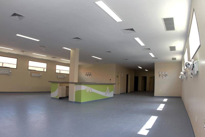 A Pró-Saúde Associação Beneficente de Assistência Social e Hospitalar abriu 322 vagas, em diversas áreas, para contratar a equipe que vai trabalhar no Hospital Materno Infantil, em Barcarena. Todos os cargos possuem disponibilidade para pessoas com deficiência (PCD), observando-se, obrigatoriamente, os critérios descritos em edital, conforme legislação vigente.
FOTO: CRISTINO MARTINS / AG. PARÁ
DATA: 04.01.2018
BARCARENA - PARÁ <div class='credito_fotos'>Foto: Agência Pará | <a href='/midias/2018/originais/74c2402b-902e-4bd2-8d94-f4ad2a6d9064.jpg' download><i class='fa-solid fa-download'></i> Download</a></div>