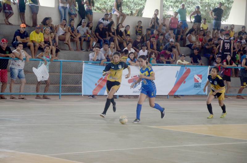 A etapa regional dos Jogos Estudantis Paraenses (Jeps), realizada de 16 a 19 de maio, no município de Igarapé-Açu, no nordeste do Estado, selecionou os times que vão disputar a etapa estadual, em junho, em Belém. Depois dos quatro dias de disputas, Castanhal foi apontada como a delegação que levará para a próxima etapa o maior número de times.
FOTO: RAI PONTES / ASCOM SEDUC
DATA: 20.05.2018
IGARAPÉ-AÇU - PARÁ <div class='credito_fotos'>Foto: Rai Pontes/Ascom Seduc | <a href='/midias/2018/originais/7531ca20-1888-46fe-b966-8fb0662683f6.jpg' download><i class='fa-solid fa-download'></i> Download</a></div>