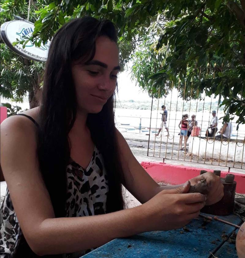 Artesãos de Santarém e outros municípios da região oeste do Pará deram mais um passo rumo à profissionalização e organização. Nesta segunda-feira (17), o governo do Estado, por meio da Secretaria de Assistência Social, Trabalho, Emprego e Renda (Seaster) e do Centro de Governo do Baixo Amazonas, entregou a Carteira Nacional do Artesão (CAT), emitida pela Secretaria Nacional da Micro e Pequena Empresa (SMPE), com o apoio do Programa Nacional do Artesão (PAB). Na foto, Francielly Sá.

FOTO: SAMUEL ALVARENGA / AG. PARÁ
DATA: 18.12.2018
SANTARÉM - PARÁ <div class='credito_fotos'>Foto: SAMUEL ALVARENGA/AG.PARÁ   |   <a href='/midias/2018/originais/75398cfb-871e-48e0-ba5c-649004fd7acb.jpg' download><i class='fa-solid fa-download'></i> Download</a></div>