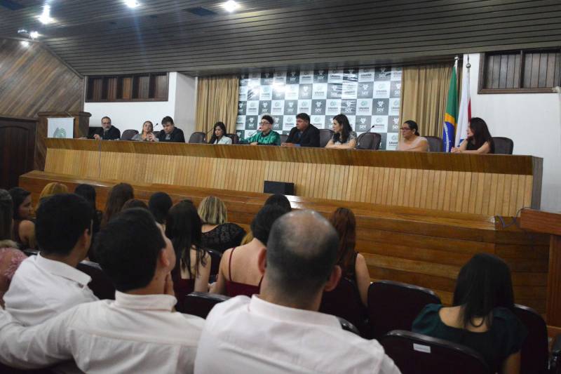O Programa de Residência Multiprofissional e Uniprofissional em Saúde da Universidade do Estado do Pará (Uepa) celebrou a conclusão de curso de 70 profissionais. A solenidade ocorreu na quinta-feira, 15, no auditório Davi Mufarrej da Universidade da Amazônia, em Belém. O programa é conduzido com as seguintes entidades associadas: Fundação Hospital de Clínicas Gaspar Vianna; Hospital Metropolitano de Urgência e Emergência; Hospital Ophir Loyola; Fundação Santa Casa de Misericórdia do Pará e Fundação Centro de Hemoterapia e Hematologia do Pará.
FOTO: RAYANNE BULHÕES / ASCOM UNAMA
DATA: 15.03.2018
BELÉM - PARÁ <div class='credito_fotos'>Foto: RAYANNE BULHÕES / ASCOM UNAMA | <a href='/midias/2018/originais/75408866-47e2-46c5-bed5-d8b79c39fa24.jpg' download><i class='fa-solid fa-download'></i> Download</a></div>