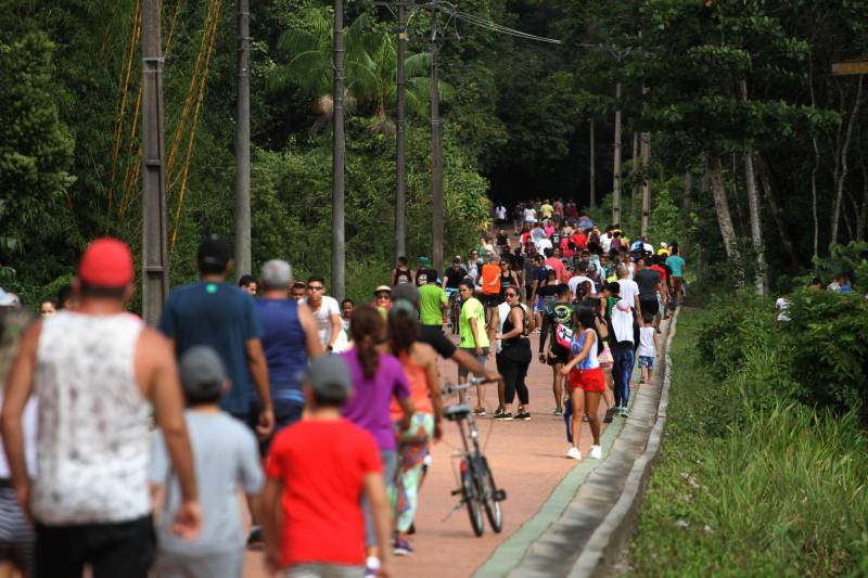 Exposições, torneios esportivos, ecoturismo, corridas, emissão de documentos, serviços médicos e celebrações religiosas são algumas das atividades programadas para as “Ações Cívico-sociais PMPA 200 anos”, que serão realizadas nos dias 15 e 20 de abril na capital e em diversos municípios do estado. As ações são coordenadas pela 5ª Seção do Estado-Maior Geral. Já o Comando de Polícia Ambiental estará no recém-inaugurado Parque Estadual do Utinga (foto) oferecendo passeios de lancha e quadriciclo, trilhas ecológicas, exposição, dentre outras. Neste caso, a ação é voltada para familiares dos policiais que atuam no Batalhão de Polícia Ambiental.
FOTO: CRISTINO MARTINS / AG. PARÁ
DATA: 15.04.2018
BELÉM - PARÁ <div class='credito_fotos'>Foto: Cristino Martins/Ag. Pará | <a href='/midias/2018/originais/75558bbe-a49b-4282-aa84-50650955b086.jpg' download><i class='fa-solid fa-download'></i> Download</a></div>