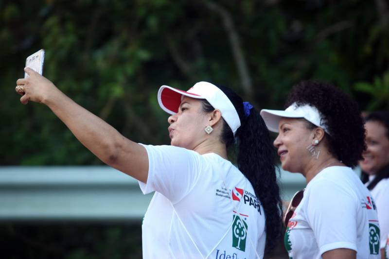 “Foi uma semana produtiva, de muito trabalho, de interação com a sociedade, e culminou com a caminhada sustentável (foto), que por sua vez foi extremamente bem-sucedida para mostrarmos que sustentabilidade também envolve saúde”. As palavras do titular da Secretaria de Estado de Meio Ambiente e Sustentabilidade (Semas), Thales Belo, encerraram uma programação vasta do Governo do Pará em alusão à Semana Mundial do Meio Ambiente.

FOTO: SIDNEY OLIVEIRA / AG. PARÁ
DATA: 09.06.2018
BELÉM - PARÁ <div class='credito_fotos'>Foto: Sidney Oliveira/Ag. Pará   |   <a href='/midias/2018/originais/76638dd3-669a-46f1-8e3c-a0ae7c968bf4.jpg' download><i class='fa-solid fa-download'></i> Download</a></div>